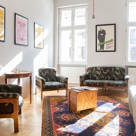 Stylishly Redecorated Apartment In Great Location Budapest Eksteriør billede
